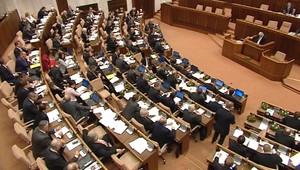 Ďalšia absurdnosť z parlamentu! Staré poslanecké preukazy na pamiatku