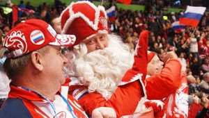 Dedo Mráz kúpil Snehulienke vstupenky na hokej v Soči