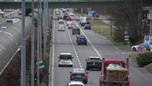 Za trinásť rokov sa musíme pripraviť na dobu bez nových áut na benzín či naftu. Môžeme mať problém