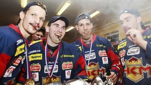 Hráči majstrovského Zvolena vymenili ružové šnúrky za fúzy