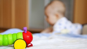 Matka len trojmesačného bábätka je podozrivá z jeho týrania