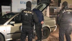 Kukláči v Bytči zadržali mladého muža. V škodovke mu našli striekačky s kryštalickou látkou