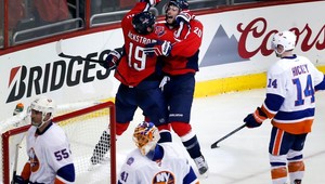 Višňovského asistencia nepomohla Islanders, krutá prehra Chicaga