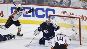 Krúžok šikovných rúk! Útočník káčerov Etem si schuti zahral na Troubu...