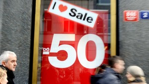 Nákupné šialenstvo! Výpredaje nalákali do obchodov tisíce ľudí