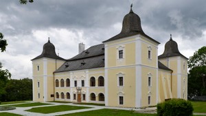 Dediči aristokratov si berú artefakty späť. V múzeu vládne napätie po obvineniach z bossingu