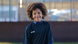 Budúcnosť Chelsea? Iba osemročný malý dvojník Davida Luiza