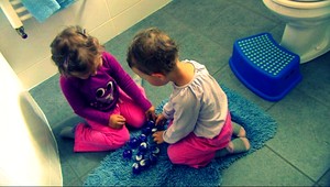 Štrnásť detí sa priotrávilo kapsulami na pranie