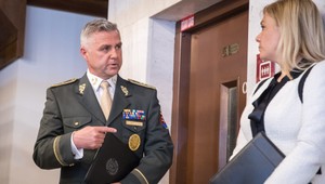 NAŽIVO: Poslanec Jozef Rajtár podáva trestné oznámenie na Tibora Gašpara