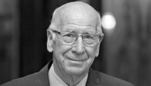 Uctili si jeho pamiatku. Fanúšikovia sa lúčili s najlepším futbalistom histórie