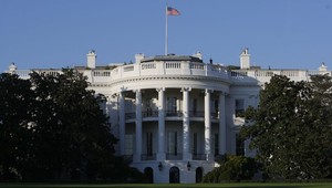 Obamovci von, Trumpovci dnu, alebo ako sa striedajú v Bielom dome