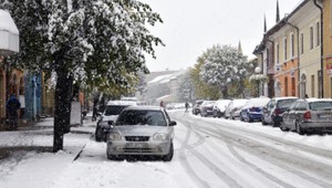 Na sneh sa treba pripraviť. So zimnými pneumatikami neotáľajte
