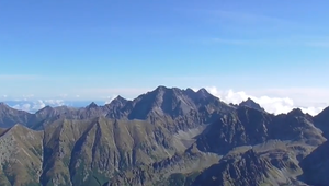 Aby dorovnal výšku Rysov, vyniesol naň 50 kilogramový kameň. Rekord či nezmysel?