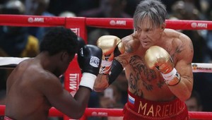 Odhalenie: Rourke zaplatil bezdomovcovi, aby s ním prehral!