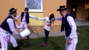 Oblievačka alebo lyžovačka. Slováci si vychutnali Veľkonočný pondelok