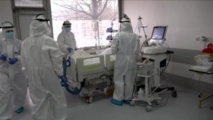 Slovenské nemocnice sú na hrane personálnych možností: Počet hospitalizovaných neustále stúpa