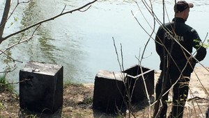 Z Malého Dunaja vo Vrakuni policajti vytiahli trezory aj muníciu