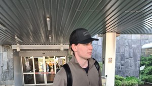 Exkluzívne zábery: Šimon Nemec je už v Rige, toto povedal po prílete