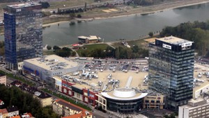 V Bratislave horela administratívna budova vedľa Polusu