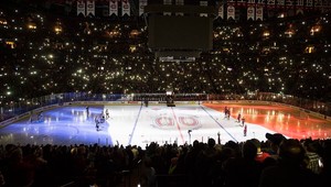 Aj NHL sa ponorila do minút ticha, ľad do farieb trikolóry