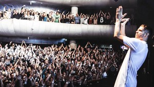 Majka Spirita poteší pod stromčekom kniha