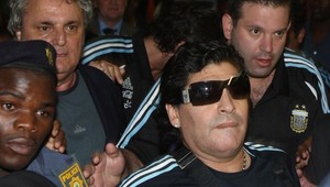 Maradona kopol fanúšika, verí v svetlú budúcnosť Al Wasl