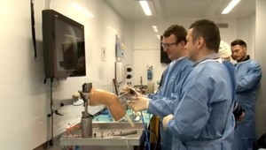 Slovenskí lekári skúšali zákroky na častiach tiel dovezených z Ameriky