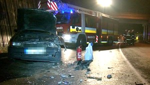 Vodič dupol na plyn, vrazil do auta s malým dieťaťom