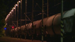 Hra dvoch tínedžerov na železničnej trati skončila fatálne. Chlapec (14) bojuje o život