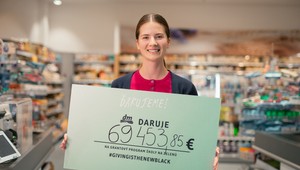 Sumou takmer 70 000 eur podporia  zákazníci dm ďalšiu inštaláciu fotovoltických panelov v školských zariadeniach