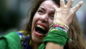 Brazílčania neuniesli prehru, zapálili tridsať autobusov