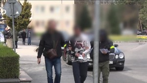 Senior uveril zisku z kryptomien. Muž ho doviezol do banky vybrať 8-tisíc eur