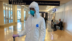 Čas na paniku?! Superhviezda cestuje v skafandri!