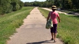 Muž požiadal ženu o cigaretu. Tá si všimla, že je obnažený. Okrem väzenia za exhibicionizmus dostal aj peňažný trest