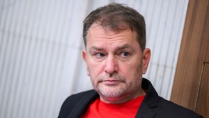 Ministerstvo vnútra podáva podnet na Matoviča za projekciu nápisu na budovu