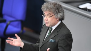 Poslanca krajne pravicovej AfD obvinili za hajlovanie. Bol aj zbavený poslaneckej imunity