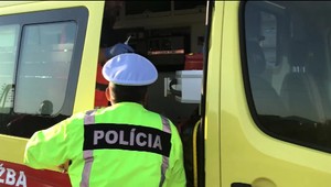 Cyklisti skončili po nehode s vážnymi zraneniami. Päťdesiatdvaročného muža previezli do nemocnice