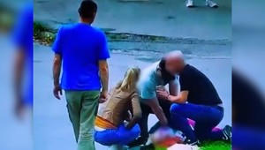 VIDEO: Policajti zasahovali pri kolapse ženy. Rýchla resuscitácia jej zachránila život