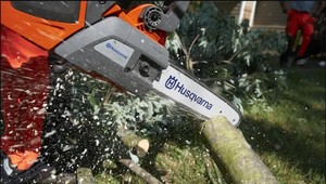 Ľahká, výkonná a cenovo dostupná: Elektrická píla hravo zvládne všetky úkony