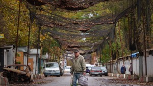 Ruský a ukrajinský ombudsman sa stretli na Ukrajine: Do Olešiek príde 25 evakuačných autobusov