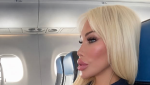 Kedysi bol Ken, potom sa zmenil na Barbie a teraz je plastiková kráska na NEPOZNANIE!