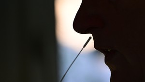 Nový variant koronavírusu Stratus: Spoznáte ho podľa jedného špecifického príznaku