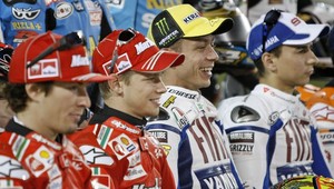 Titul v Moto GP obhajuje Rossi, v nedeľu to vypukne