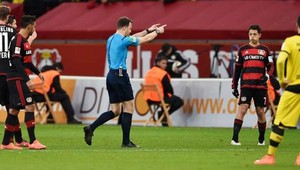 Vykázaný tréner nechcel odísť, rozhodca poslal mužstvá do šatne