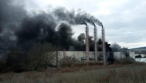 Bývalá fabrika v plameňoch. Zasahovali hasiči z piatich obcí