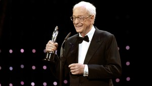 Pil som fľašu vodky denne, priznal herec Michael Caine