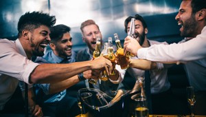 Alkohol vám môže pomôcť prekonať jazykové bariéry