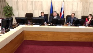 Minister financií rozdeľoval miliardy v štátnej kase