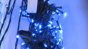 Oheň pod lupou: Vianočné svetielka môžu spôsobiť požiar. Ako s nimi správne zaobchádzať?