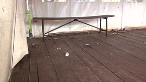 Dvojica praktizovala pohlavný styk priamo na námestí. Dievča malo len dvanásť rokov